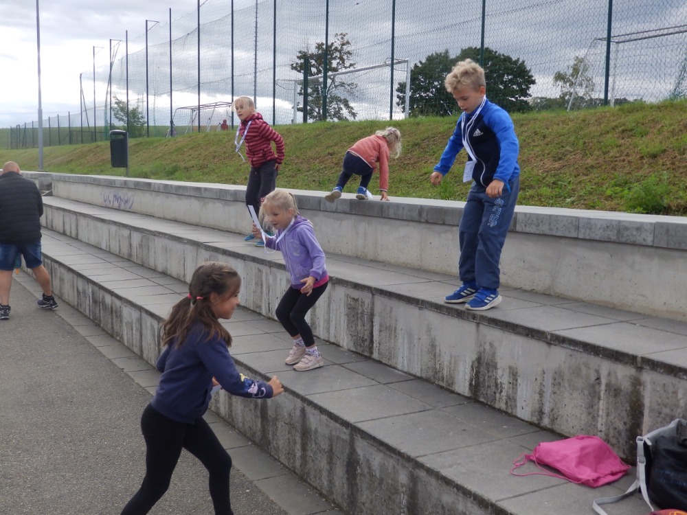 Evropský sportovní den - rozcvičení dětí před závodem