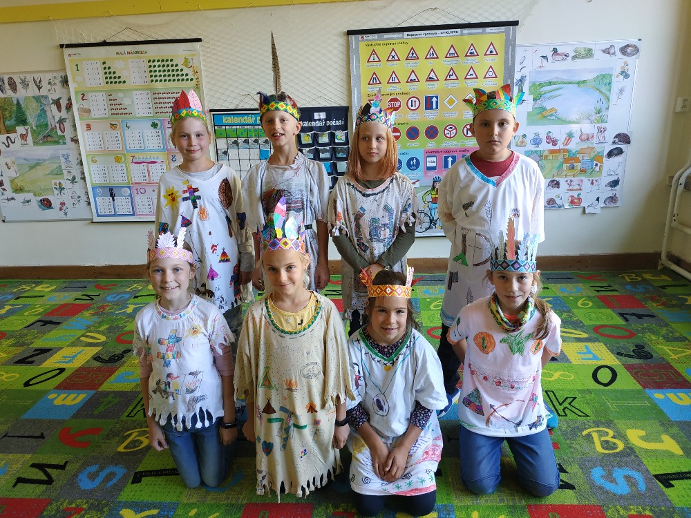Děti ve ŠD v kostýmech indiánů 2