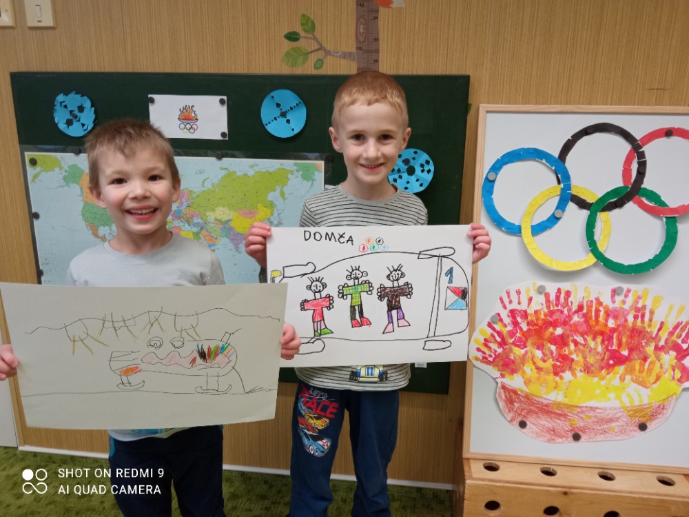 Děti s kresbami olympijských sportů
